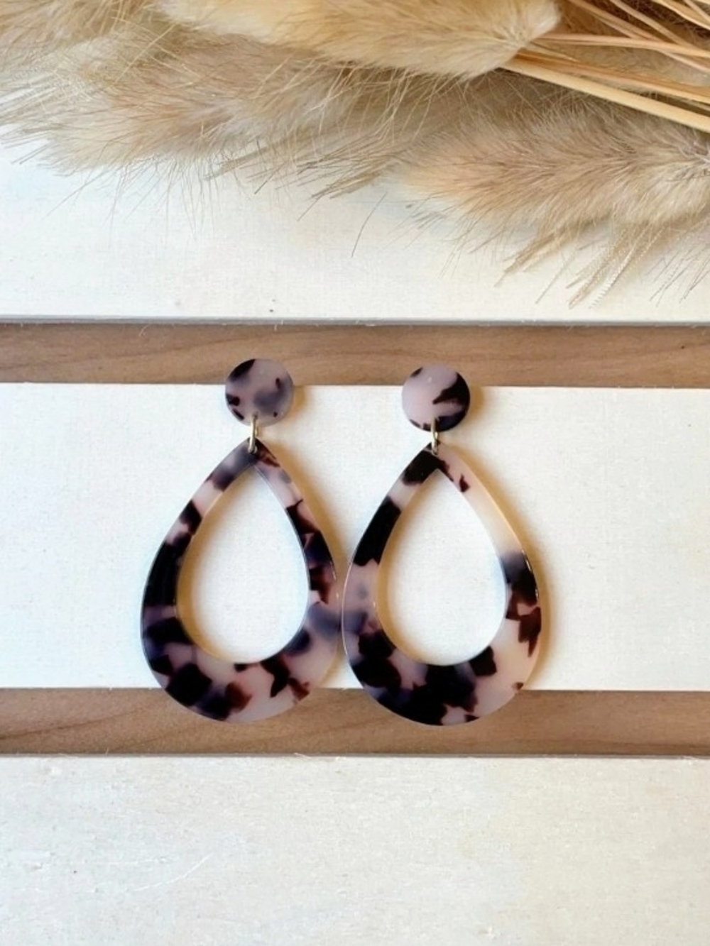 NWOT Vintage Tortoiseshell Teardrop Acrylic Earrings - Beige & Black